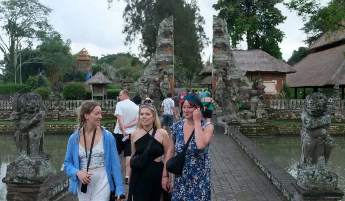 Pengawasan-Ketat-Terhadap-Wisatawan-Asing-Nakal