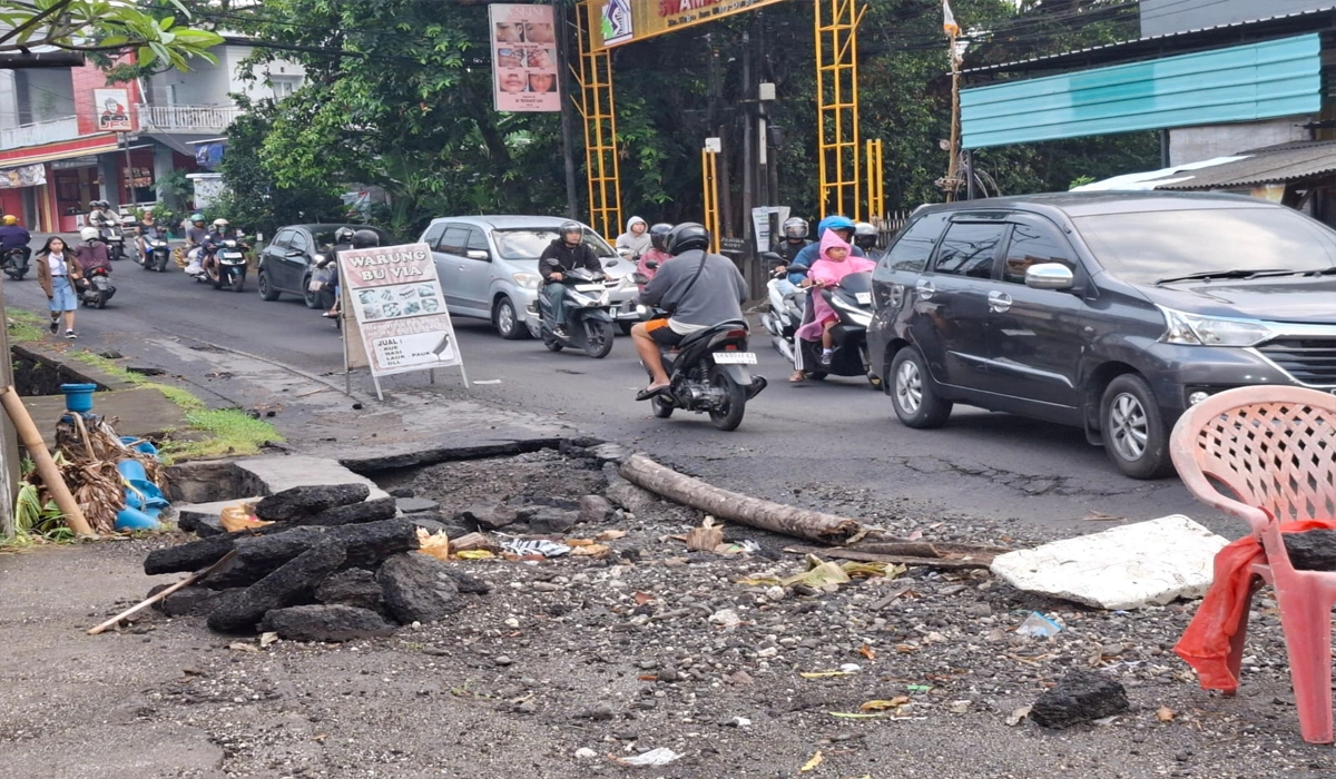 Dampak Kerusakan Jalan Terhadap Aktivitas Masyarakat