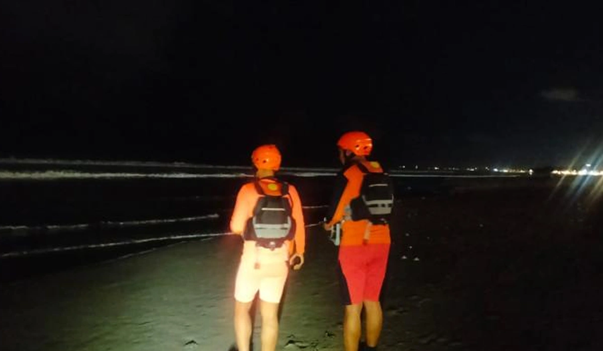Masih-Dicari-Tim-SAR,-WNA-Inggris-Hilang-Saat-Berenang-di-Pantai-Legian