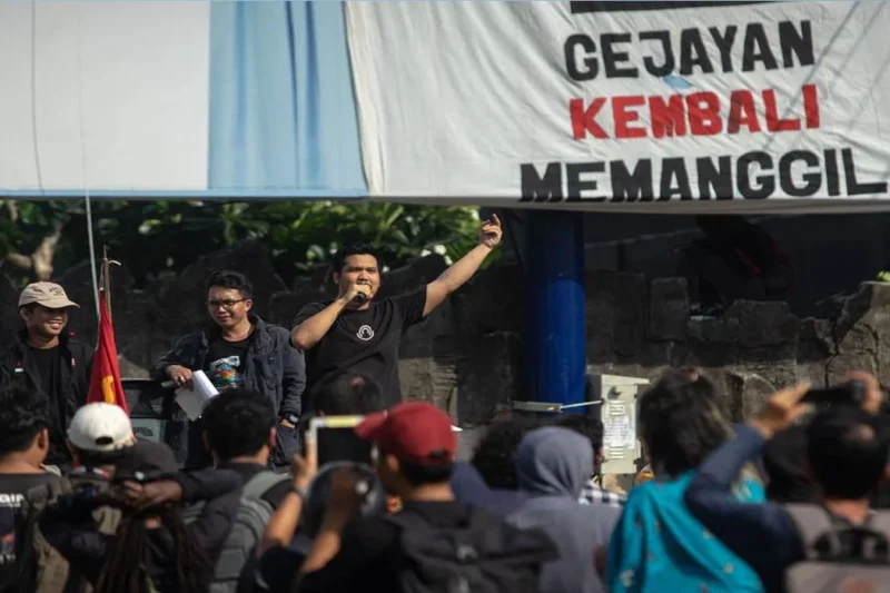 Penggiat Medsos ‘Gejayan Memanggil’ Syahdan Husein Diciduk di Bali