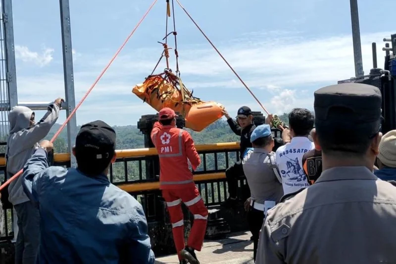 Tragedi di Jembatan Tukad Bangkung: Pria Bunuh Diri di Bali