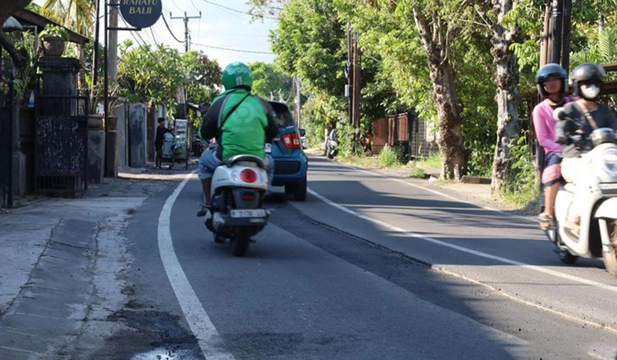 Jalan-Rusak-di-Denpasar-Menelan-Korban-Jiwa