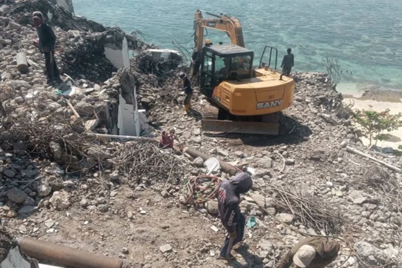 Pembongkaran Bangunan Liar Di Pantai Bingin Rampung, Menuju Kawasan Wisata Yang Lebih Aman Dan Nyaman