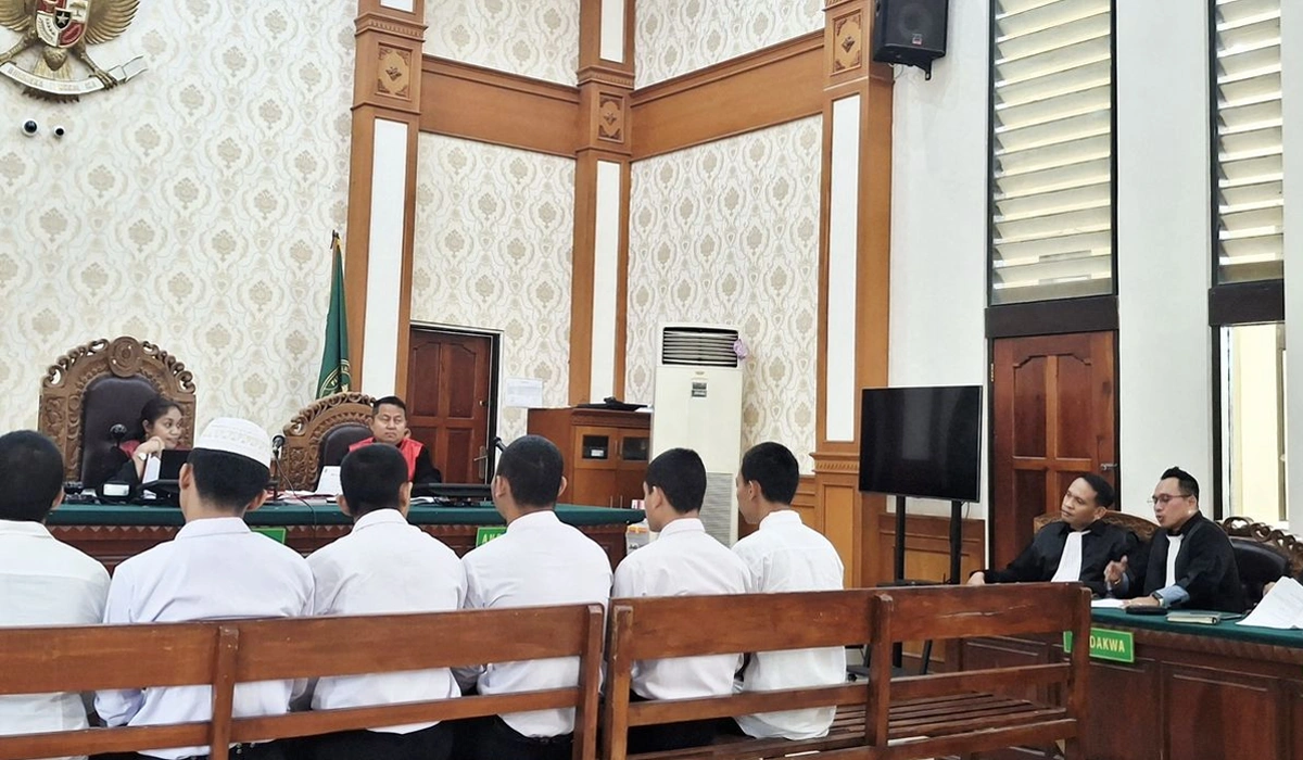 4-Siswa-SMA-Didakwa-Pengeroyokan-Polisi-Dalam-Demo-Ricuh-di-Bali