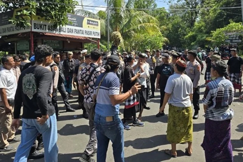 Konflik Internal di Bugbug Memanas, Akses Wisata ke Bukit Asah Terganggu